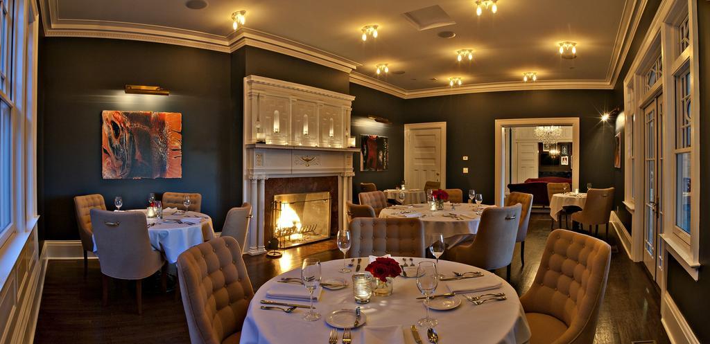 Kemble Inn - Restaurant - Bar Lenox Εξωτερικό φωτογραφία