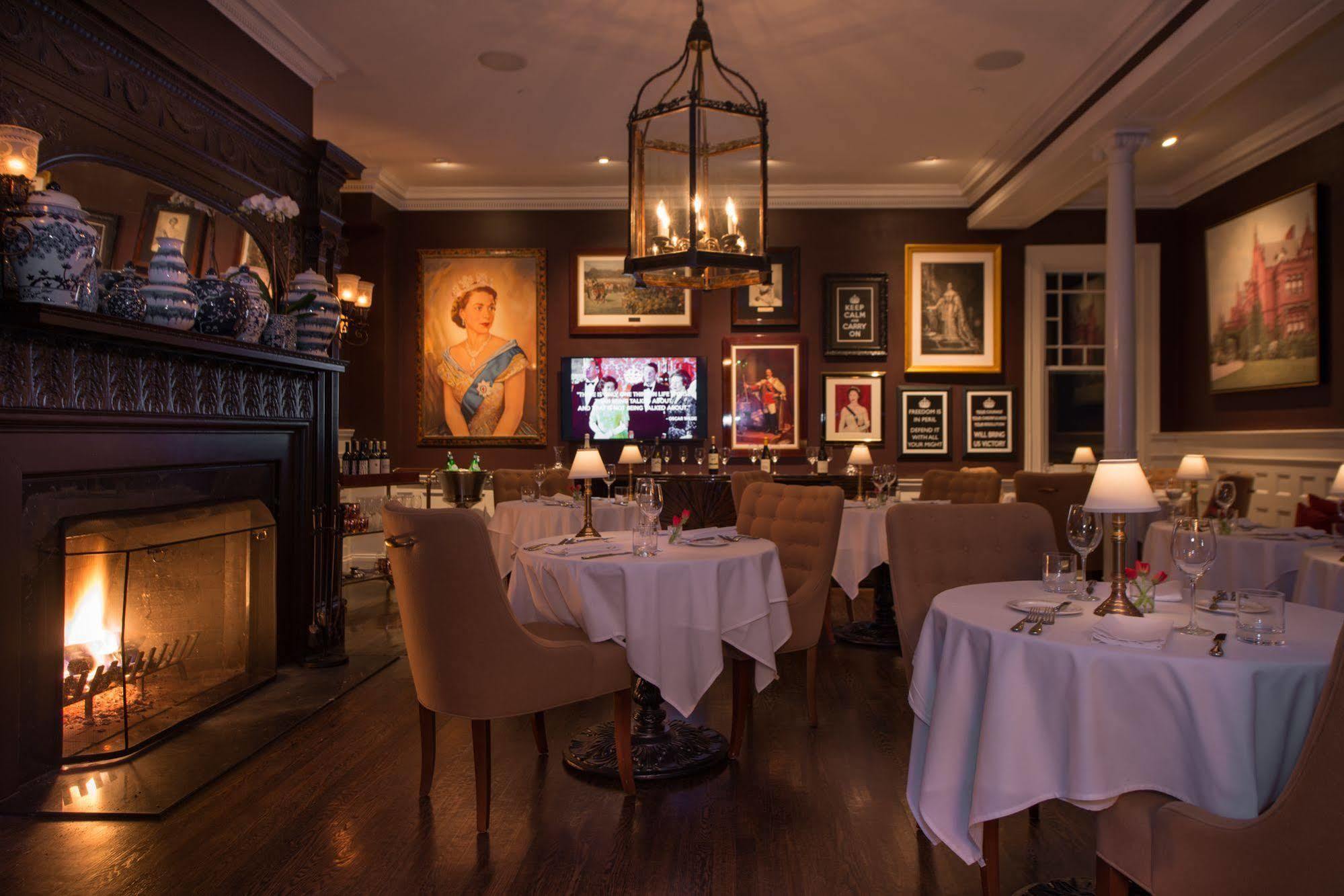 Kemble Inn - Restaurant - Bar Lenox Εξωτερικό φωτογραφία