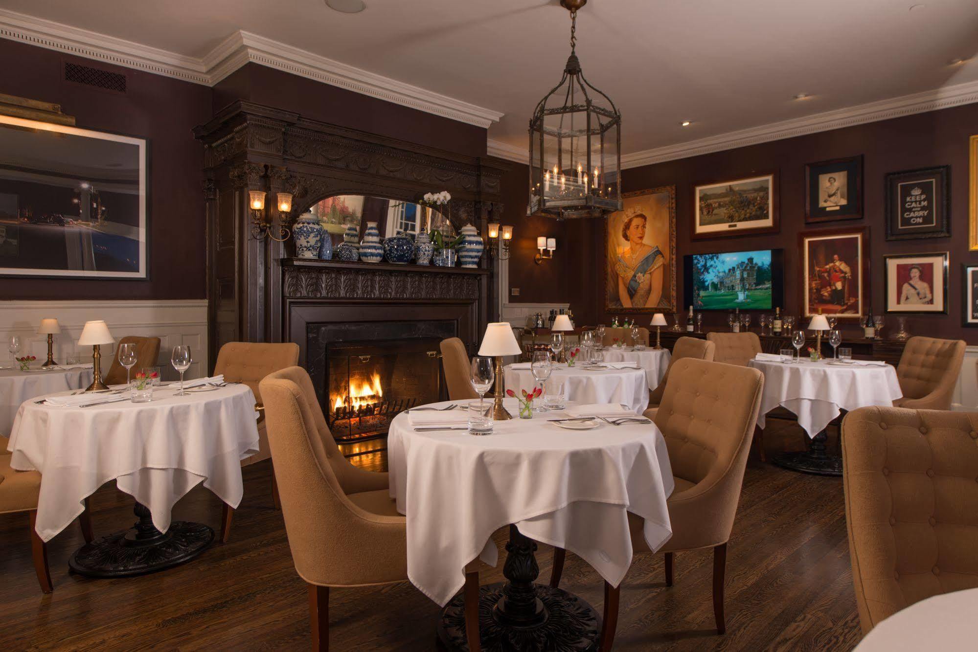 Kemble Inn - Restaurant - Bar Lenox Εξωτερικό φωτογραφία