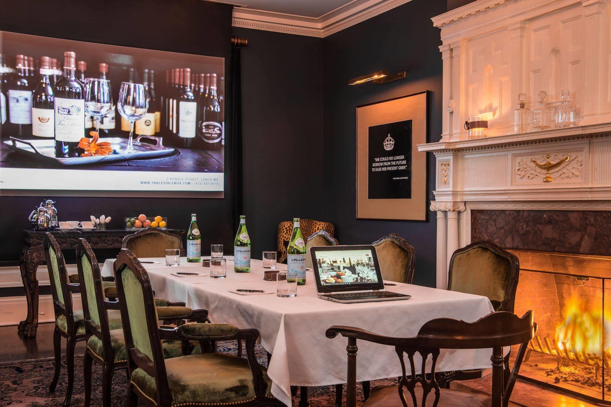 Kemble Inn - Restaurant - Bar Lenox Εξωτερικό φωτογραφία